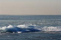 Kruiend ijs op het IJsselmeer, Friese IJsselmeerkust