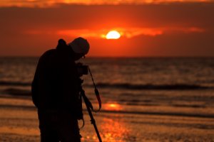 Fotograaf Lutfi in Kwade Hoek strand